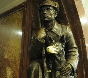 Собака станция метро Площадь Революции